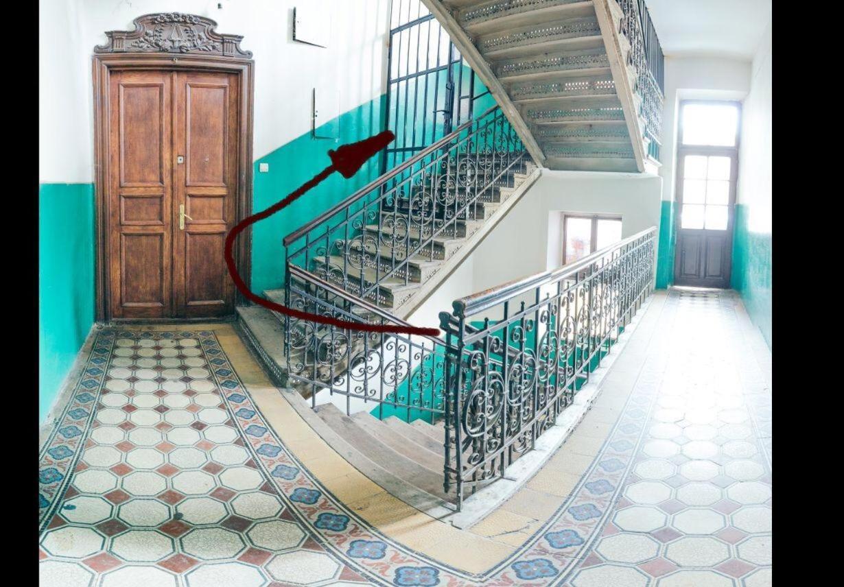 Vintage Apartment 2 Rooms With Balcony 리비프 외부 사진